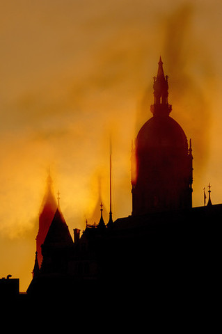 texas state capital biulding burns