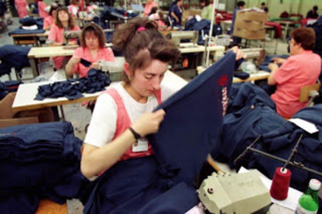 DESARROLLO HUMANO (PNUD 1990)