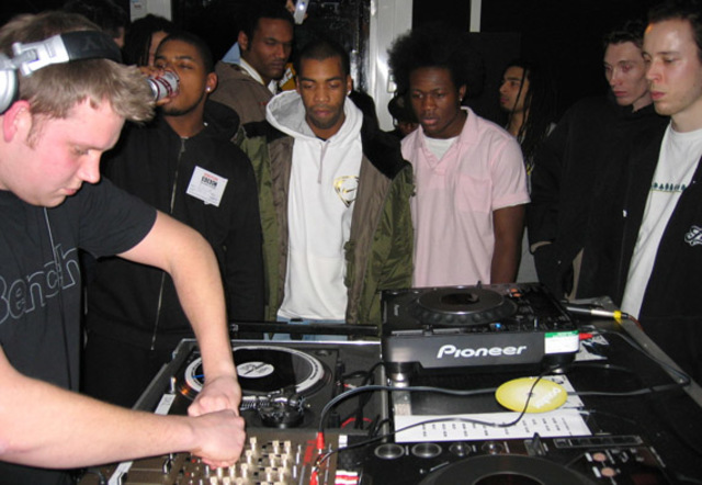 Aparecen sus seguidores