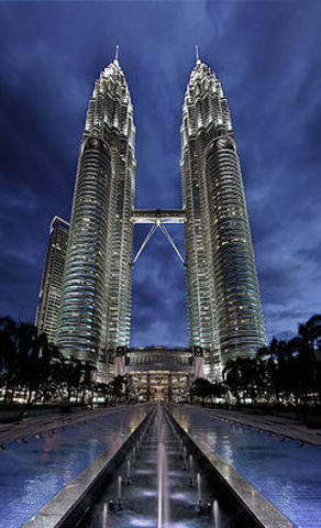 César Pelli's Petronas Towers