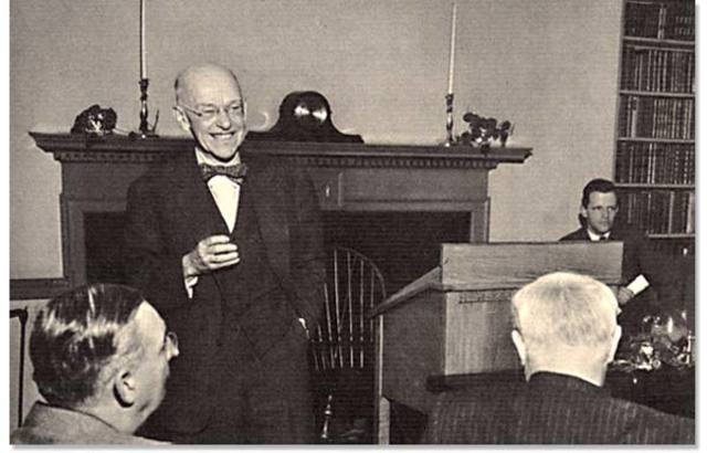 Elton Mayo y F.J. Roethlisberger Lo que Mayo y su colega descubrieron, en parte con base en el pensamiento de Pareto, iba a tener un efecto profundo en el pensamiento administrativo.