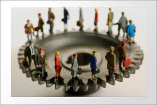 Ernest Dale Nació en Hamburgo Alemania en 1917. Dr. en Economía. Murió a la edad de 79 años el 16 de agosto de 1996