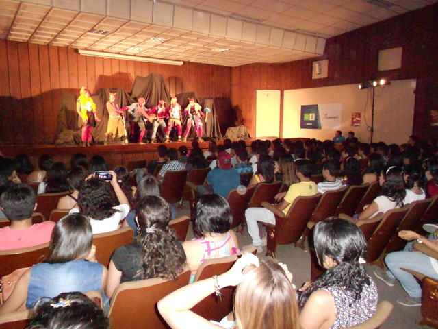 Funcion de HISTORIA DE ANGELES Y DEMONIOS / TUIS e IGUANA / Auditorio UIS Guatiguara