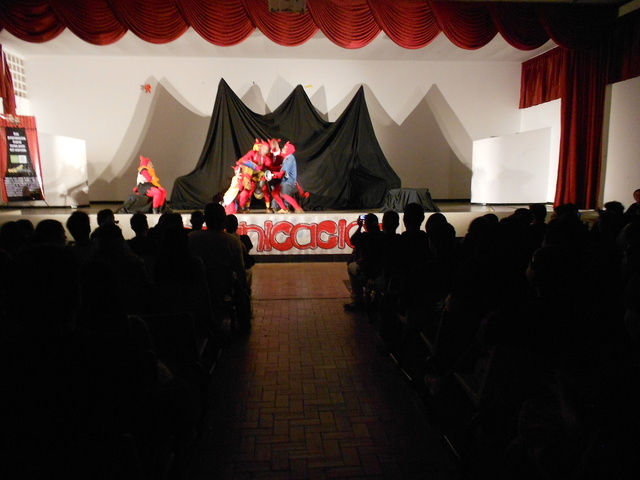 Funcion de HISTORIAS DE ANGELES Y DEMONIOS / Teatro UIS e IGUANA / Colegio INEM de Bucaramanga