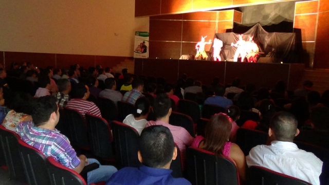 Funcion de HISTORIA DE ANGELES Y DEMONIOS / Teatro UIS / Colegio LA SALLE