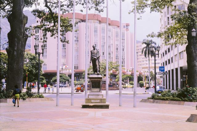 CALI RECIBE AL LIBERTADOR DE AMERICA