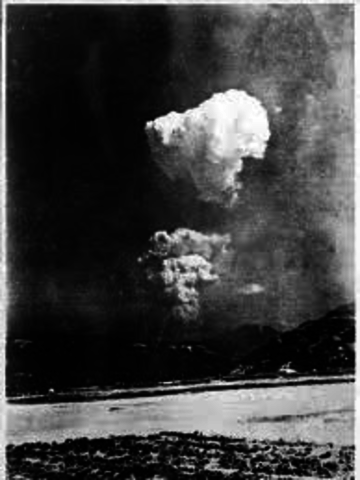 Atomic bomb dropped on Hiroshima