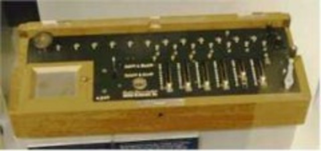 La Primera Sumadora de Teclado