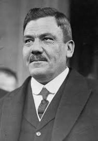 1 diciembre 1924. Plutarco Elías Calles es elegido presidente de la república. Se inicia la guerra Cristera[1,13]. Sentó las bases para una política agraria. México se vuelve un país de instituciones [1].