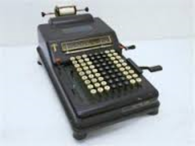 Primera Sumadora de Teclado