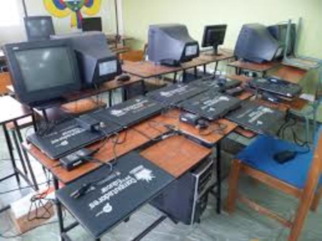 Se introduce la computación de forma masiva en la educación