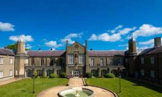 Acerca de las primeras universidades...