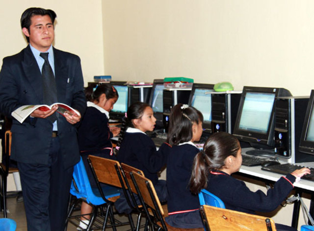 Se inicia con las computadoras e internet