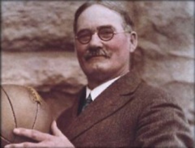 Muere Naismith, padre del baloncesto