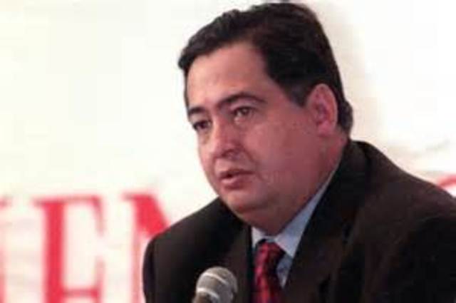 Ernesto Zedillo nombra a Fausto Alzati como Secretario de Educación Pública.