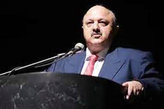 Vicente Fox nombra a Reyes Tamez Guerra como Secretario de Educación Pública