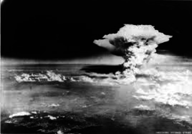 Atomic bomb dropped on Hiroshima