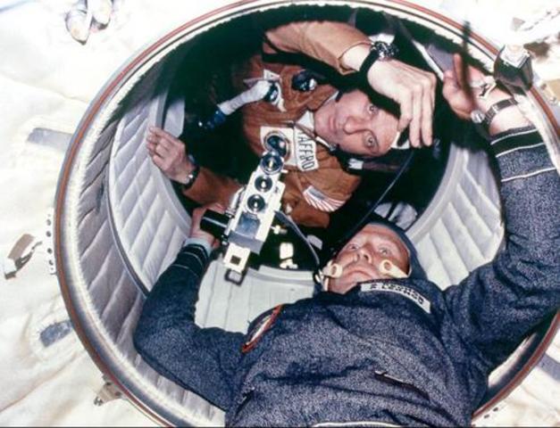 Appolo-Soyouz : une poignée de main dans l'espace