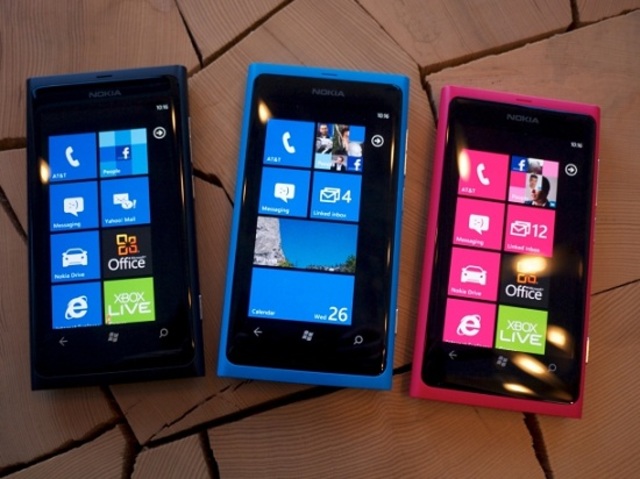 Nokia Lumia 800 Windows 7 Mobile Edition OS.