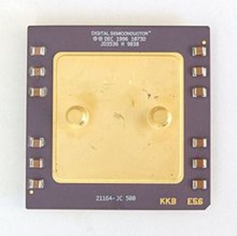 Primer microprocesador de 64 bits.