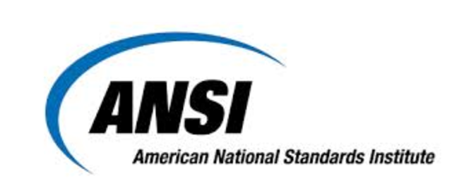 se estandariza a "Lenguaje de Programación C"