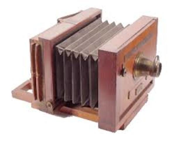 Dr. Richard L. Maddox invents the dry plate and hand-held camera