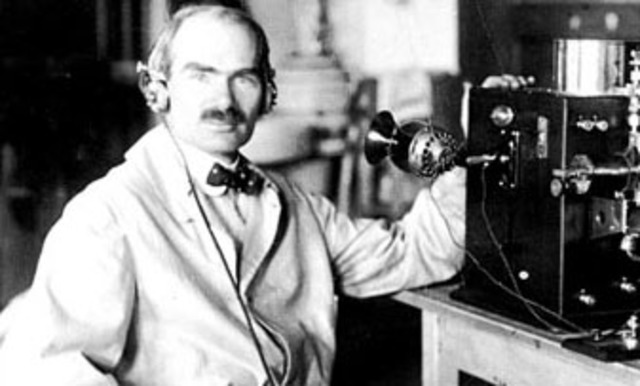 Lee DeForset invents the audio tube.