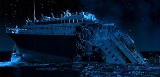 Titanic Sinks