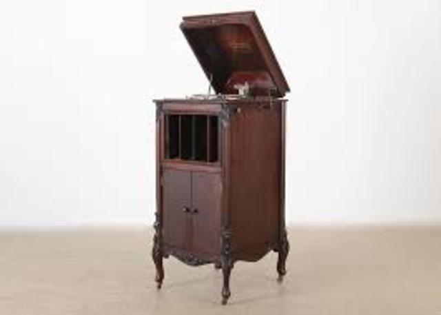 first phonograph introduced by columbia