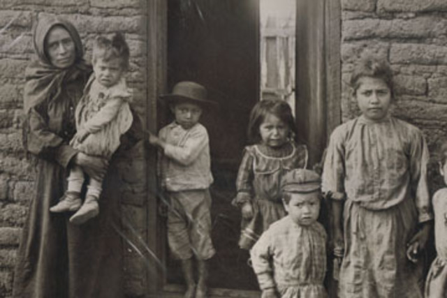 Spaniards abuse the Pueblo peoples