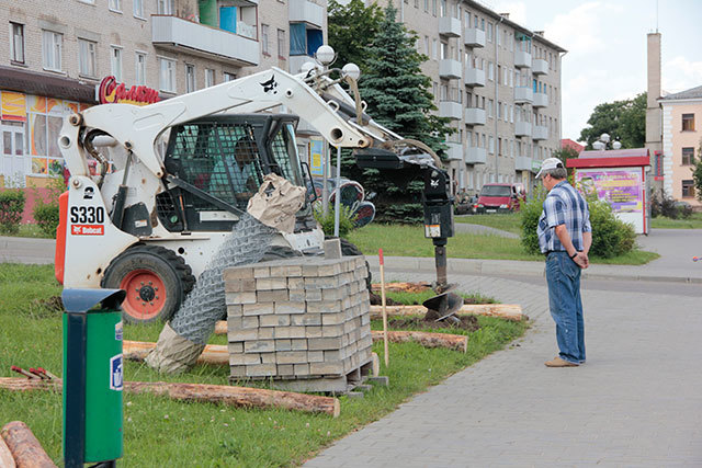 В Слониме началась реконструкция городской площади, которую запланировано построить к областным «Дожинкам».