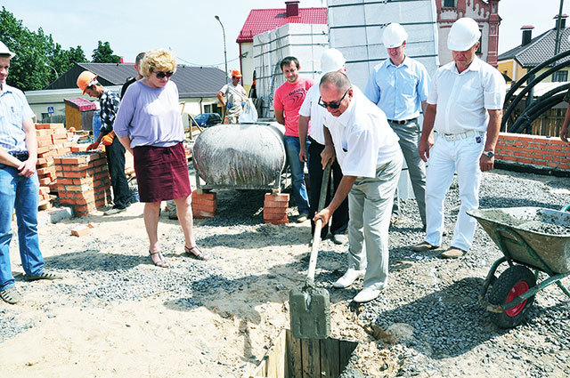 Серебряную монету заложили в здание Белгазпромбанка
