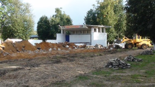 Начались ремонтные работы в городском парке