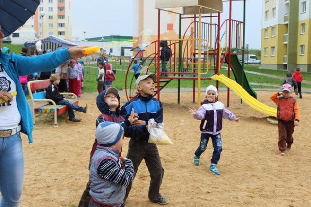 В микрорайоне Юго-Запад состоялся праздник для детей и родителей «Хотим ещё лета!»