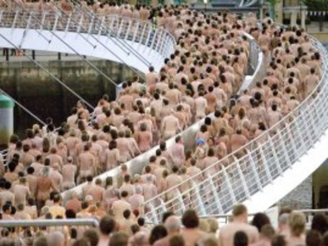 1,000s pose nude for Spencer Tunick