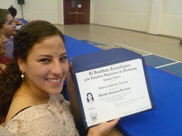 Me graduo de Prepa con Mención Honorífica