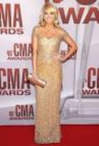 Carrie Underwood announces she is pregnant