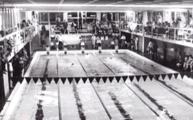 Primera piscina cubierta