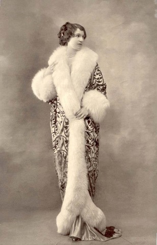 Fur's in 1910