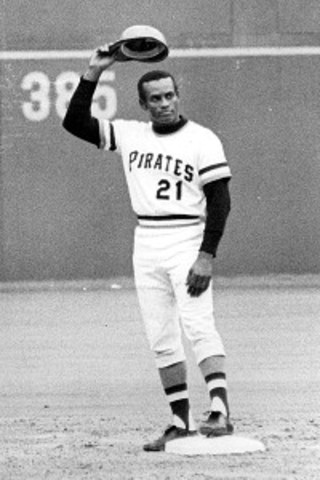 Roberto Clemente makes baseball history