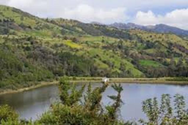 CONSTRUCCION EMBALSE