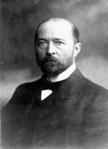 Emil von Behring discovers antitoxins and uses them to develop tetanus and diphtheria vaccine.
