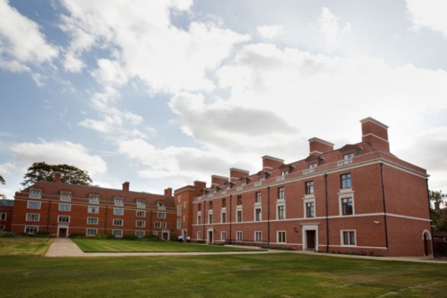 Fundación de  University Correspondence College deCambridge