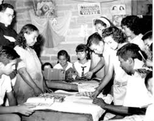 En Colombia nació un modelo  escuelas radiofónicas