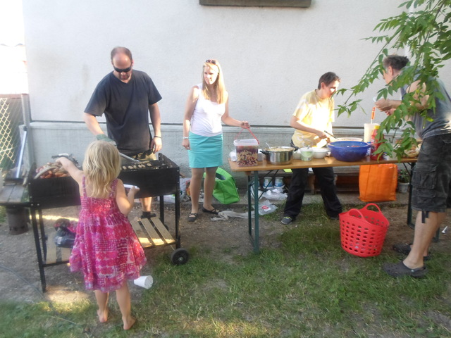 ΟΙ ΓΟΝΕΙΣ ΑΝΑΛΑΜΒΑΝΟΥΝ ΔΡΑΣΗ ΣΤΗ ΠΡΟΕΤΟΙΜΑΣΙΑ ΤΟΥ ΦΑΓΗΤΟΥ