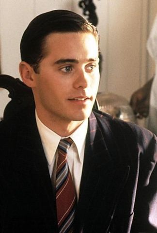 "Лоску́тное одея́ло" ("How to Make an American Quilt")