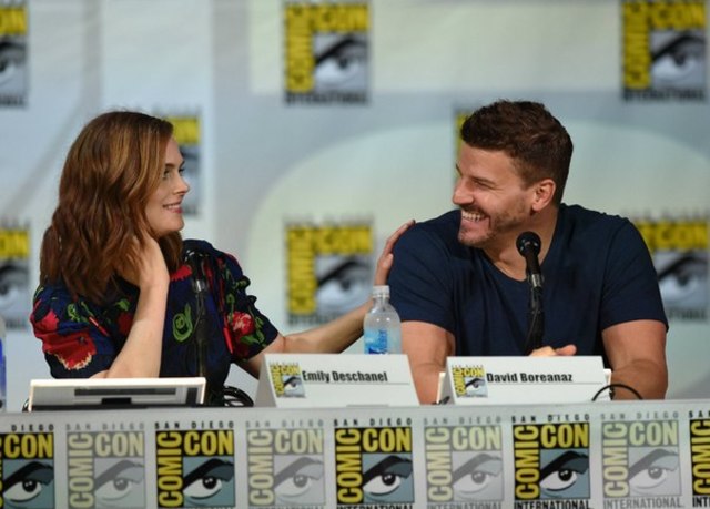 Интервью Емили Дешанель и Девида Бориноза.