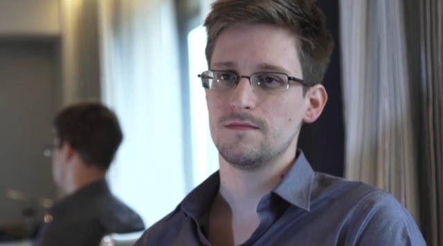 Edward Snowden leaks info on NSA surveillance data