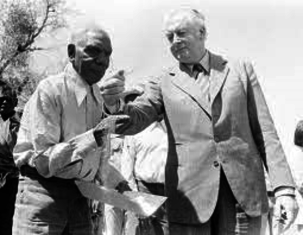 Whitlam Government Returns Land To The Gurindji People