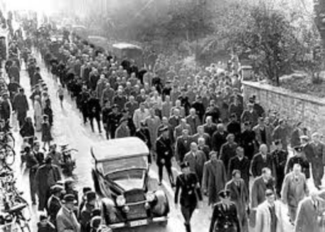 Hungarian Jews are departed from Hungary and Aushwitz